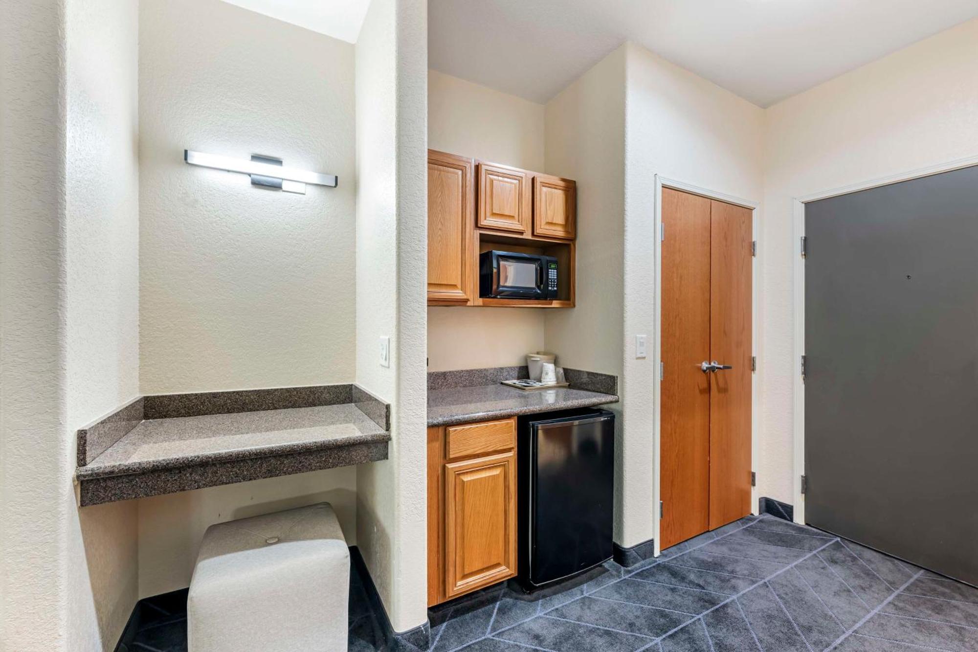 Best Western Lubbock West Inn & Suites Exterior photo