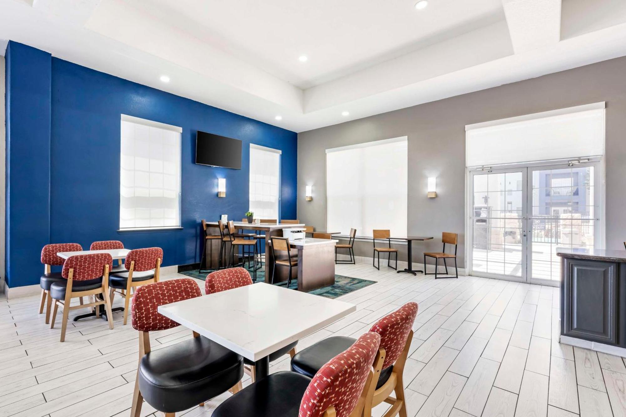 Best Western Lubbock West Inn & Suites Exterior photo